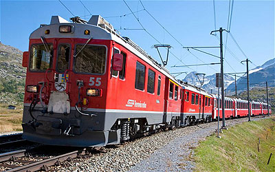 At least 30 people have been hurt after two passengers trains collided at a train station in northern Switzerland. Net photo.
