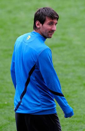 Barcelona forward Lionel Messi take part in a training session. Net photo.