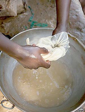 Rising gold prices has seen an increase in small-scale gold mines, most of which use mercury. Net photo.