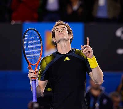 Andy Murray (R) looks towards the sky after beating Roger Federer (R) at the Rod Laver Arena. Net photo.