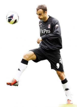 Former Manchester United striker Dimitar Berbatov return to Old Trafford when he leads the line for Fulham.  Net photo.