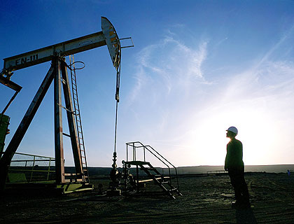 A worker in the oil field in South Sudan. Sudan and South Sudan have been at loggerheads over oil exploration and export. The New Times/ Net.