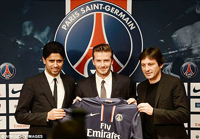 Beckham poses with PSG Qatari president Nasser Al-Khelaifi and sports director Leonardo. Net photo.