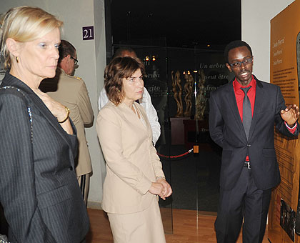 A guide takes Ploumen (C) and the Dutch Ambassador to Rwanda Leoni Margarita Cuelenaere around the Kigali Genocide Memorial Centre yesterday. The visiting minister yesterday ended a two-day visit to the country.  The New Times/John Mbanda. 
