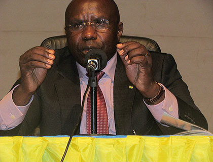Premier Habumuremyi makes a point during the meeting. New Times/Jean Pierre Bucyensenge.  
