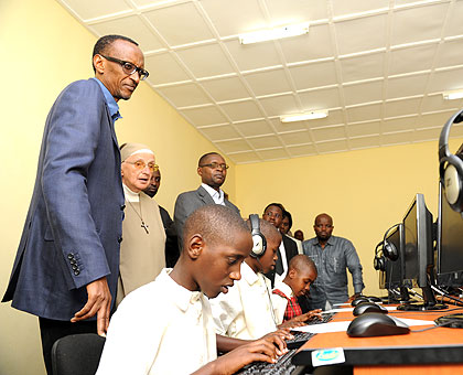 President Kagame tours a computer laboratory at the Educational Institute for the Blind during his visit to Nyaruguru District yesterday. The New Times/Village Urugwiro.