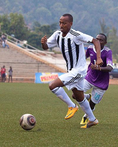 Hegman Ngoma, seen here in action against La Jeunesse in a league match, scored the fourth goal for APR, who are seeking a record extending eighth title. Sunday Sport. T. Kisambira
