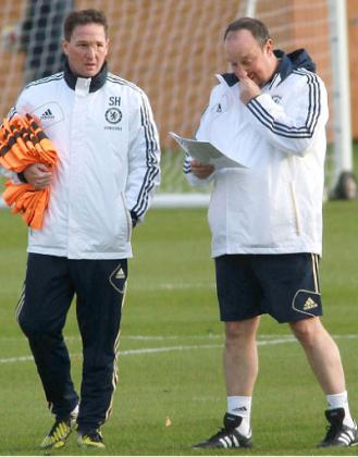 While at Liverpool, Benitez (right) said he could never manage Chelsea and supporters of the Londoners have never forgiven him. Net photo.