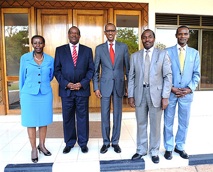 President Kagame with Nyagah (2L), Foreign Affairs Minister Louise Mushikiwabo, Chief Economist in the Kenyan Ministry of Transport, George Ndegwa (2R), and Kenyan Deputy High Commissi....