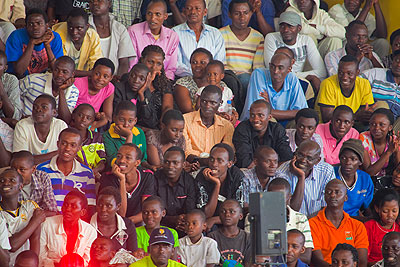 A crowd follows proceedings. The New Times/ john Mbanda. 