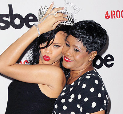 Rihanna in a photo with her mother Monica Braithwaite. Net photo.