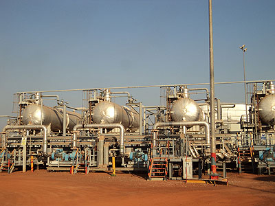 An oil refinery in South Sudan; Production is due to start soon after the two Sudans reached an agreement in Addis Ababa, Ethiopia. Net photo.