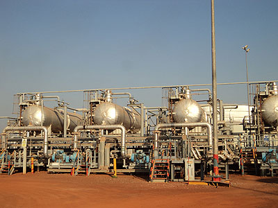 An oil refinery in South Sudan; Production is due to start soon after the two Sudans reached an agreement in Addis Ababa, Ethiopia. Net photo.