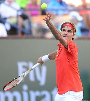 Roger Federer (right) set for showdown with Rafael Nadal (inset). Net photo.