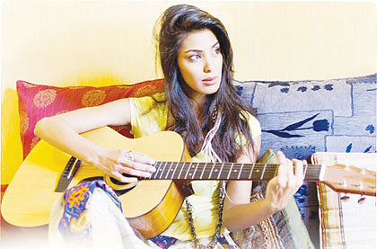 Alisha Popat is a singer, journalist and philanthropist. Net photo.