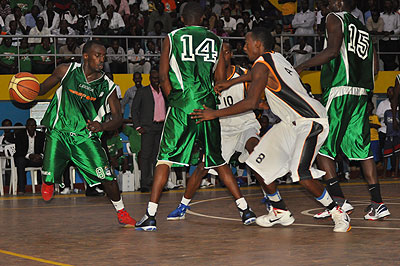 Espoir point guard Aristide Mugabe (left) tries to dribble past APR defence in the  second half of the Playoff final Game Three on Saturday. The New Times / Plaisir Muzogeye.
