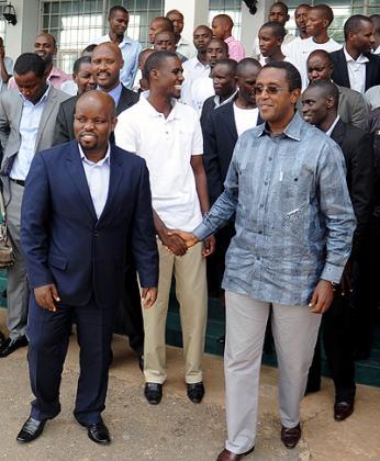 Nsengimana (L) and Dr Biruta lead the students during the activities for communities. The New Times/ John Mbanda.