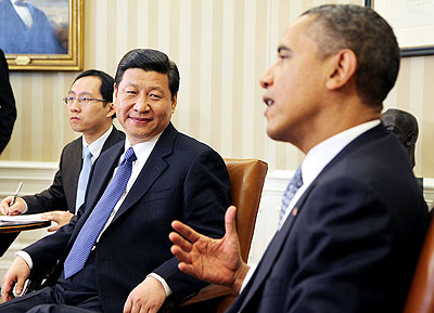 The then vice president Xi (L) meets US President Barrack Obama. Net photo.