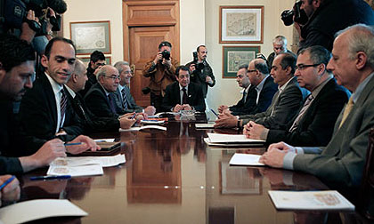 President Nicos Anastasiades (centre) holds talks with party leaders and central bank governor Panicos Demetriades (second right)..  Net photo.