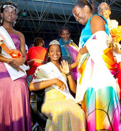 Monique Nsanzabaganwa (clad in a traditional address) congratulates Jacqueline Ingabire for winning the Miss Gender 2013 contest. 
