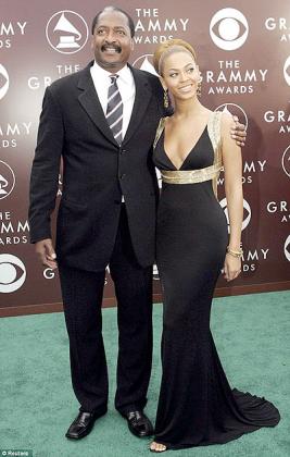 Matthew Knowles has spoken out about his struggle to step down as daughter Beyoncu00e9's manager. Net photo.