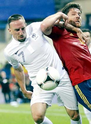 France's Franck Ribery and Spain's Alonso battle in a previous meeting between the two teams. Net photo.