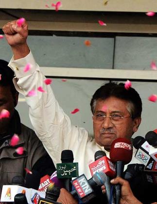 Pakistanu2019s former President Pervez Musharraf speaks to the media upon his arrival from Dubai in southern Pakistani port city of Karachi on March 24, 2013. Net photo.