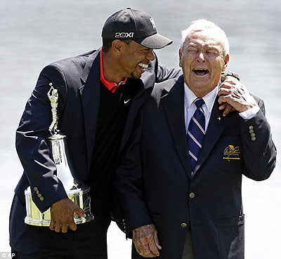 Woods received his trophy from legend Arnold Palmer at his Bay Hill club. Net photo.