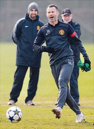 Ryan Giggs, will be 40 this year but is still active, making his 1000th career appearance this season. Net photo.