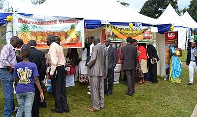 Some of the showgoers admiring Rwandan products. The New Times / Courtsey