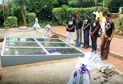 Young survivors pay tribute to Genocide victims.  The New Times / File. 