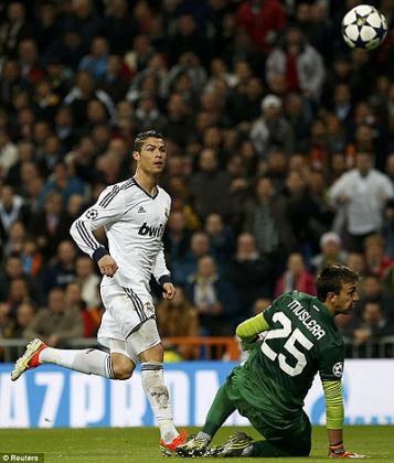 Cristiano Ronaldo scored the first against Galatasaray at the Santiago Bernabeu. Net photo.