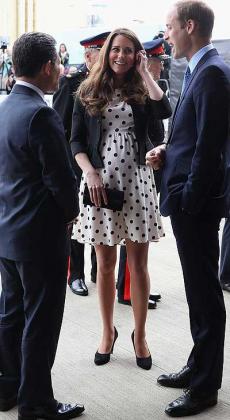 Kateu2019s bump is more pronounced in this front on shot as she arrives at the studios