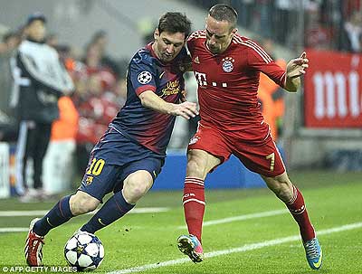 Barcelona's Lionel Messi and Bayern Munich's Franck in the first leg in Germany. Net photo.