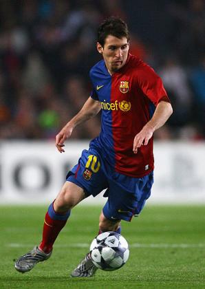 Barcelonau2019s Lionel Messi was clearly unfit against Bayern Munich during the 1st leg  and unable to make his usual impact. Net photo.