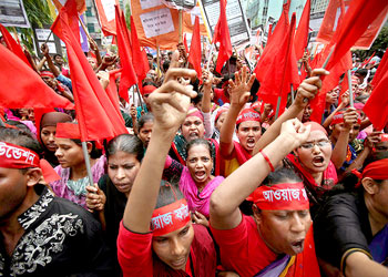 Women protesters call for better working conditions for garment workers in Dhaka, Bangladesh. Net photo.