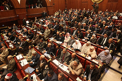 Egyptu2019s government has been criticised for failing to revive an economy in deep crisis due to political turmoil. Net photo.