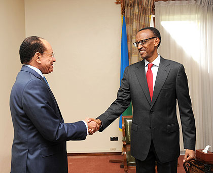 President Kagame welcomes DR Congo Senate Speaker Lu00e9on Kengo at Village Urugwiro yesterday. The New Times/ V. Urugwiro.