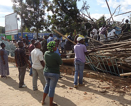 Residents of Nyagatare watch as rescuers try to find survivors trapped in a collapsed building yesterday.The New Times/ Dan Ngabonziza. 
