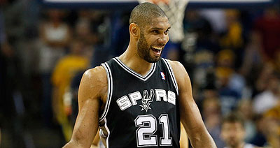 Tim Duncan took charge in overtime. Net photo.