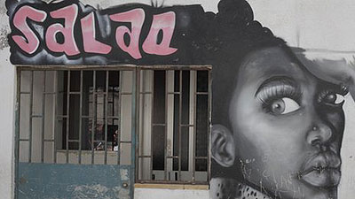 A mural in the Cova de Moura district. Net photo.