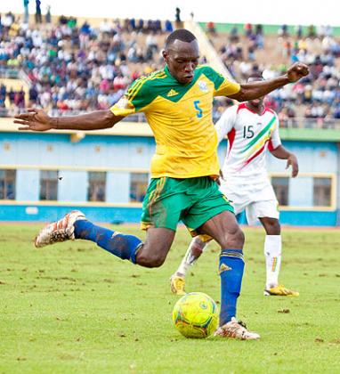 Striker Medie Kagere kicks off a minor knock after scoring for amavubi against Mali on Sunday, but he is expected to be fit for the clash with Algeria. The New Times / T. Kisambira.