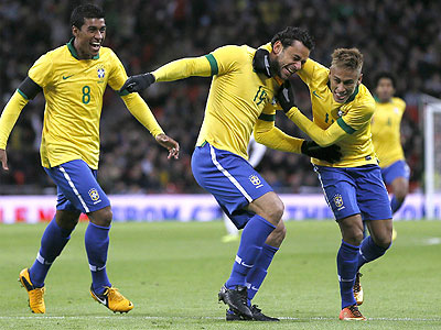 Striker Neymar (right) will lead Brazil into battle on their own patch, starting on Saturday against Asian champions Japan. Net photo.