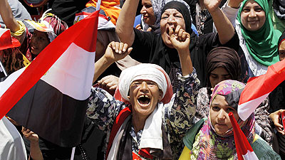 Protesters gathered in Cairo for a second consecutive day calling on Morsi to go. Net photo.