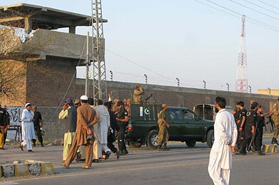 Many of Pakistanu2019s crowded prisons lack basic facilities for inmates. Net photo.