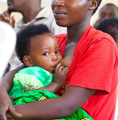 A mother breast feeding. Muhanga District is wary of cases of mothers giving birth from home. The New Times/ File.