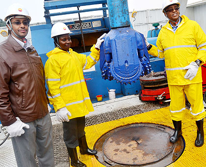 Prof. Lwakabamba (R), Isumbingabo (C) and EWSA chief Karitanyi during the launch yesterday.   The New Times/ Jean Mbonyinshuti.