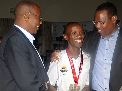 Hermas Muvunyi being congratulated by Ministers James Musoni, Protais Mitali during the reception on Tuesday. The New Times/John Mbanda