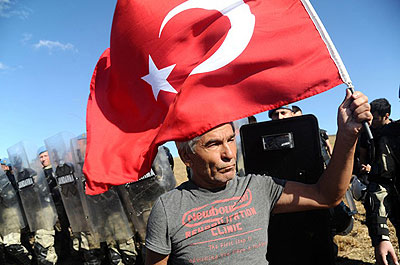 Police prevented protesters from holding a demonstration following the announcement of the verdict . Net photo.
