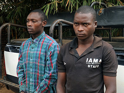 Jean de Dieu Ntakirutimana alias Rafiki (L) and Jean de Dieu Mugaboniki at the Kicukiro Police Station yesterday. The New Times/John Mbanda.